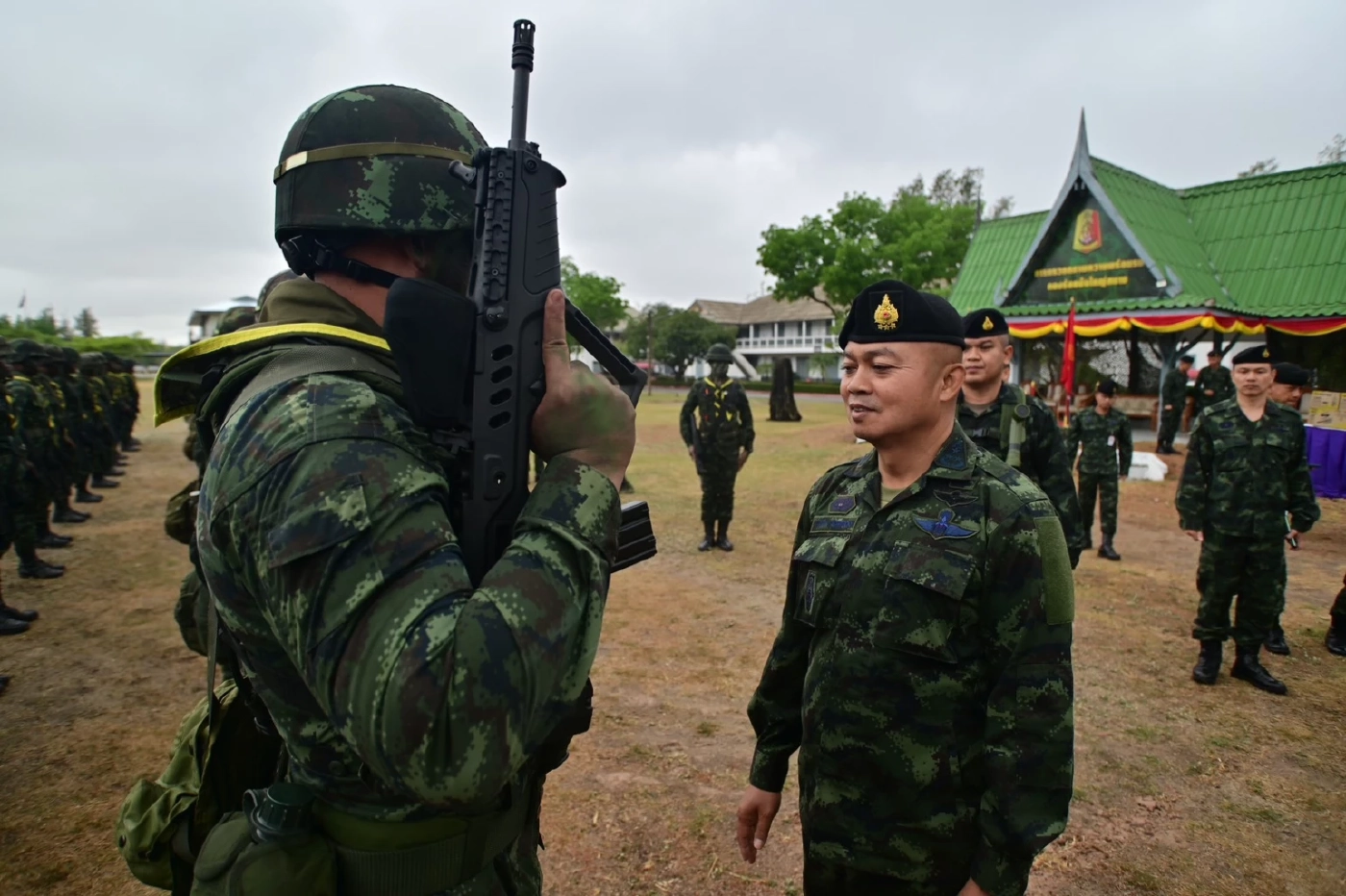 แม่ทัพ 2 ตรวจความพร้อมรบ เคลื่อนเข้าที่หมายทันที เมื่อมีคำสั่ง