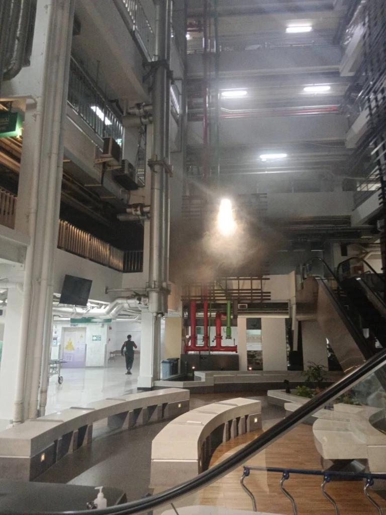 ด่วน! เกิดเหตุเพลิงไหม้ รพ.รามาธิบดี จนท.ต้องเร่งอพยพผู้ป่วย