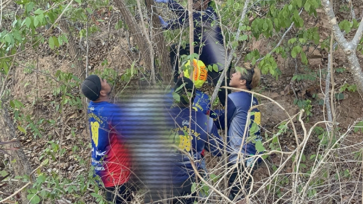 ผงะ! พบศพชายชาวญี่ปุ่น ผูกคอตาย จุดชมวิวเกาะล้าน เจ้าหน้าที่เร่งตรวจสอบ