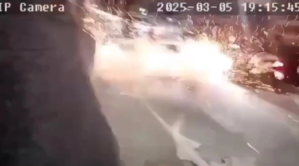 เปิดคลิป! คนร้ายขว้างระเบิด ยะลา-เผากล้อง "สายบุรี - ปะนาเระ"