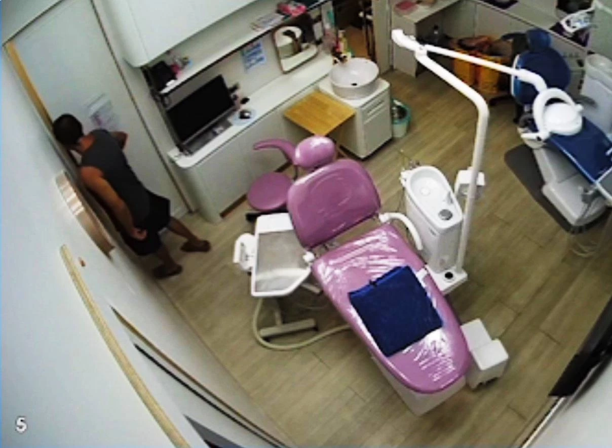 ฝรั่งต่อยหมอ! เตรียมออกหมายจับ "ชายเยอรมัน" คลั่งทำร้ายหมอฟัน