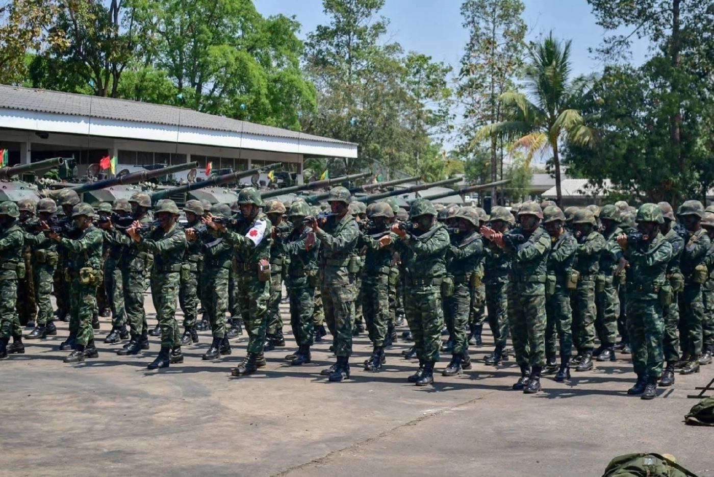 แม่ทัพ 2 ตรวจความพร้อมรบ เคลื่อนเข้าที่หมายทันที เมื่อมีคำสั่ง