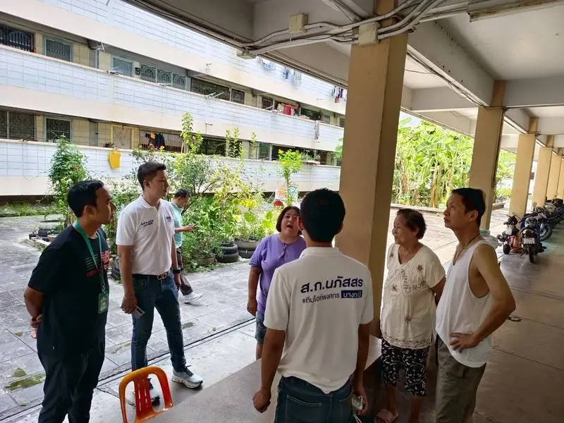 ทีมพรรคเพื่อไทย นำทีมวิศวกรตรวจสอบโครงสร้างอาคารในเขตบางกะปิ