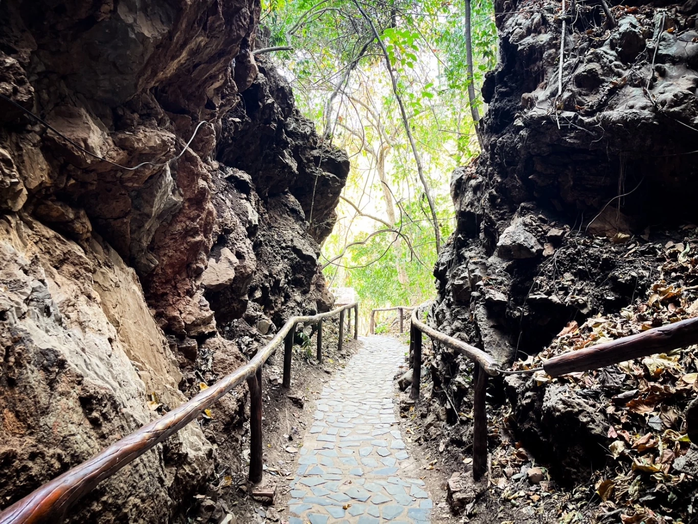 'หุบป่าตาด' Unseen อุทัยธานี ป่าดึกดำบรรพ์ เขาหินปูนอายุล้านปี