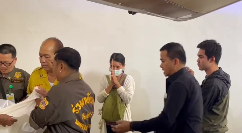 ญาติทยอยรับศพเหยื่อ "ตึกถล่ม" เมียคนขับเครน เผยลางก่อนเกิดเหตุ