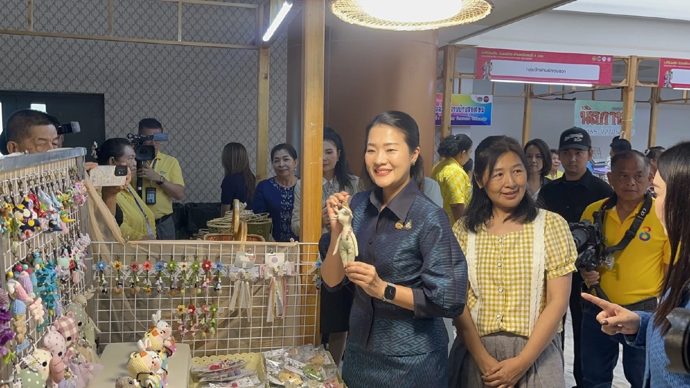 “มท.4 ธีรรัตน์” เปิดเวทีร่วมคิด ร่วมสร้าง "สานพลังสตรี 4 ภาค"