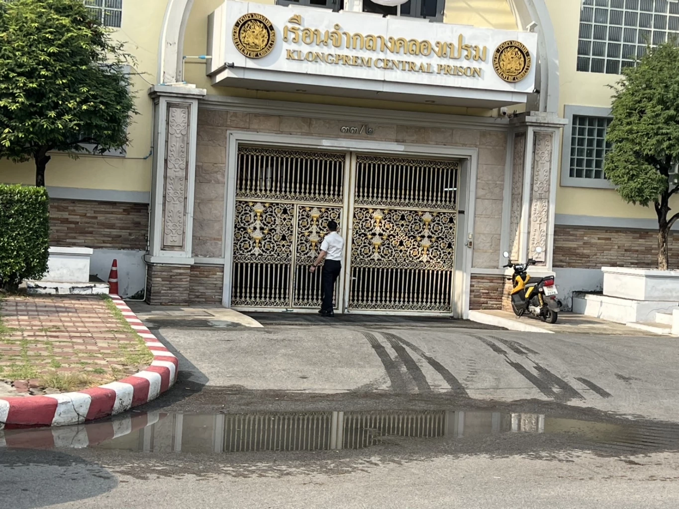 กู้ภัยเข้ารับร่าง "ผกก.โจ้" ชี้เสียชีวิตในเรือนจำถือว่าผิดปกติ