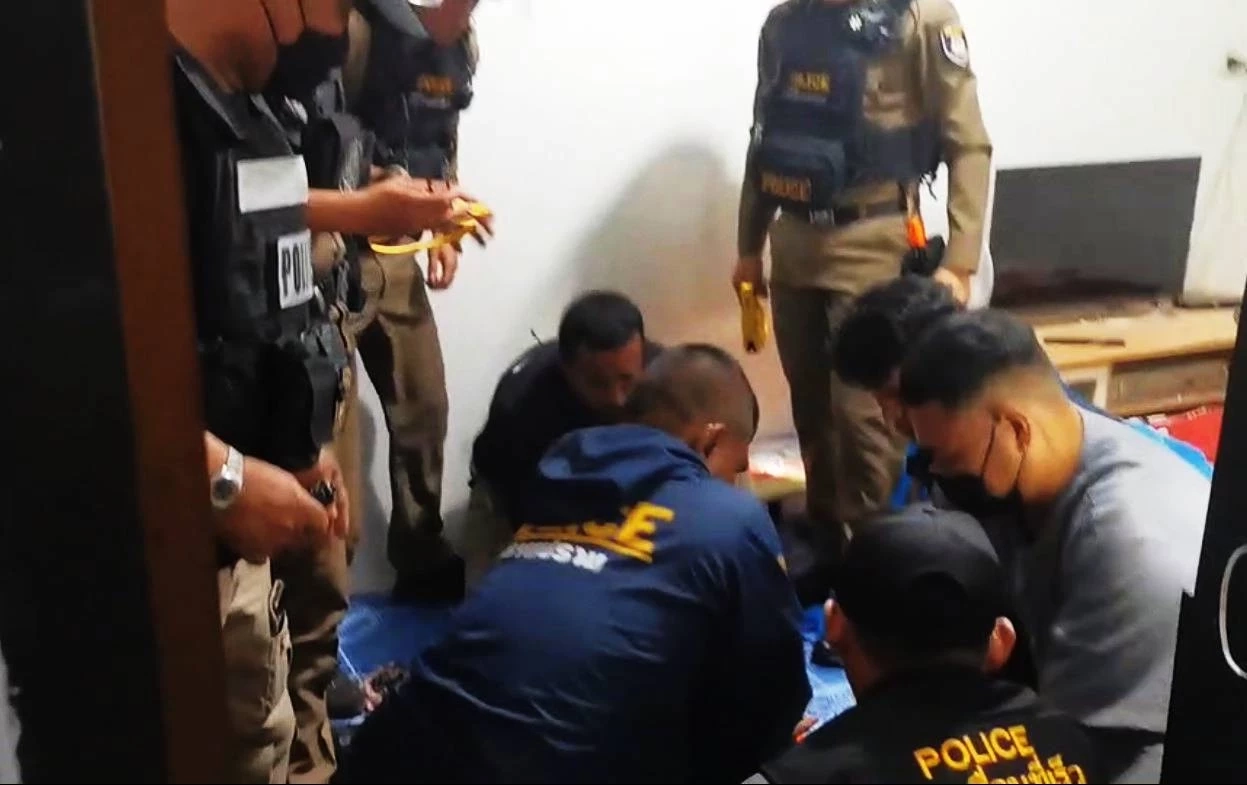 ตำรวจบ้านฉางบุกชาร์จ "พ่อคลั่งยา จับลูกสาววัย 12 เป็นตัวประกัน"