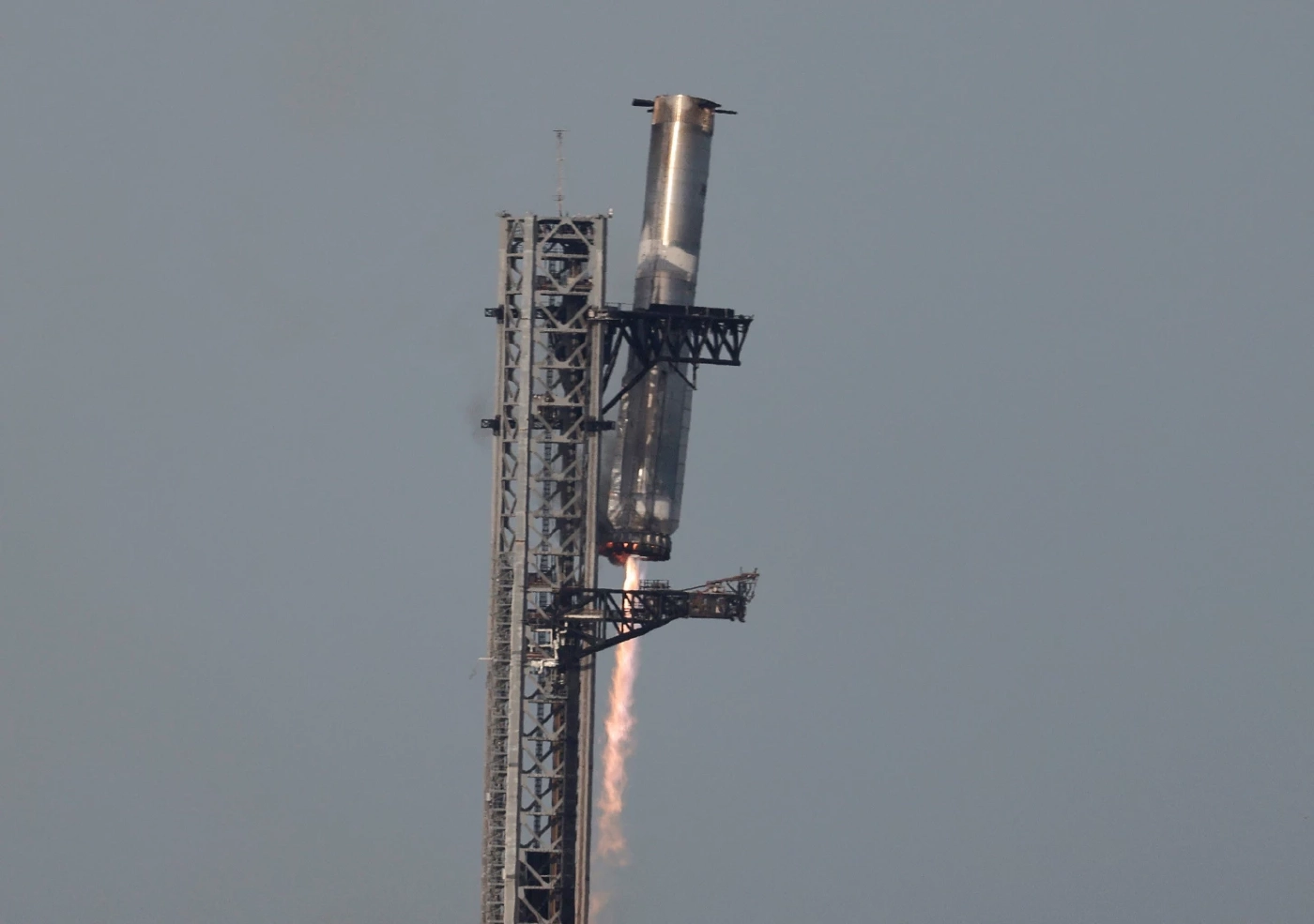 สตาร์ชิประเบิดขณะทดสอบครั้งที่ 2 ในปีนี้ กระทบการบินในฟลอริดา