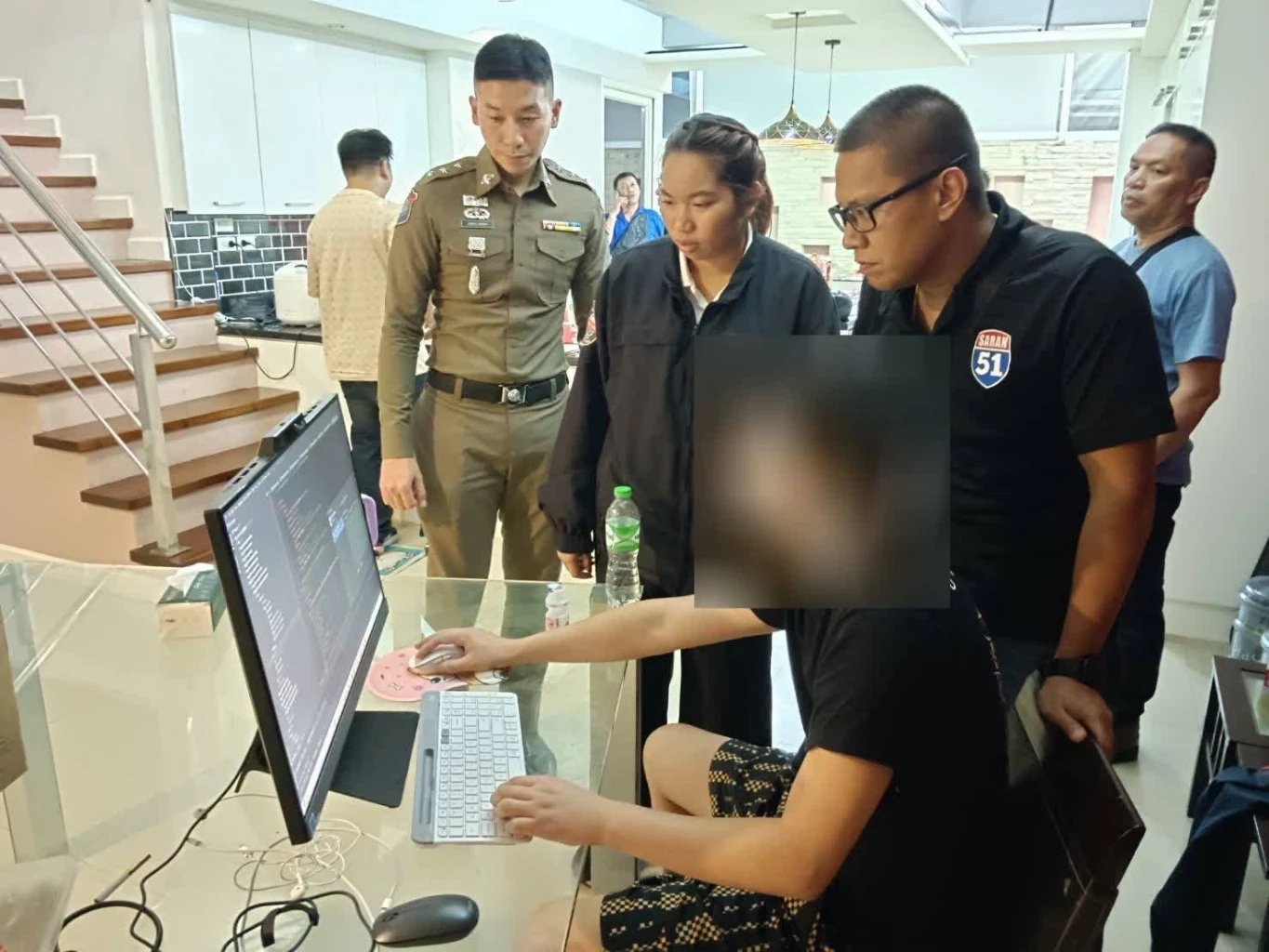 บุกบ้านหรูย่านลาดพร้าว รวบ 4 โปรแกรมเมอร์ชาวจีน ดูแลเว็บพนัน