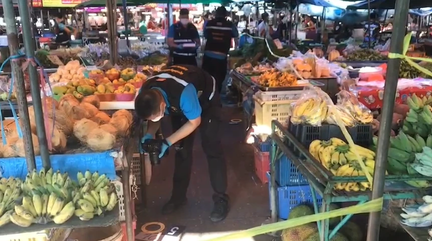 รัวยิงกลางตลาดสด พ่อค้าหมูสาดกระสุนใส่พ่อค้าปลา เหตุเมียตีกัน