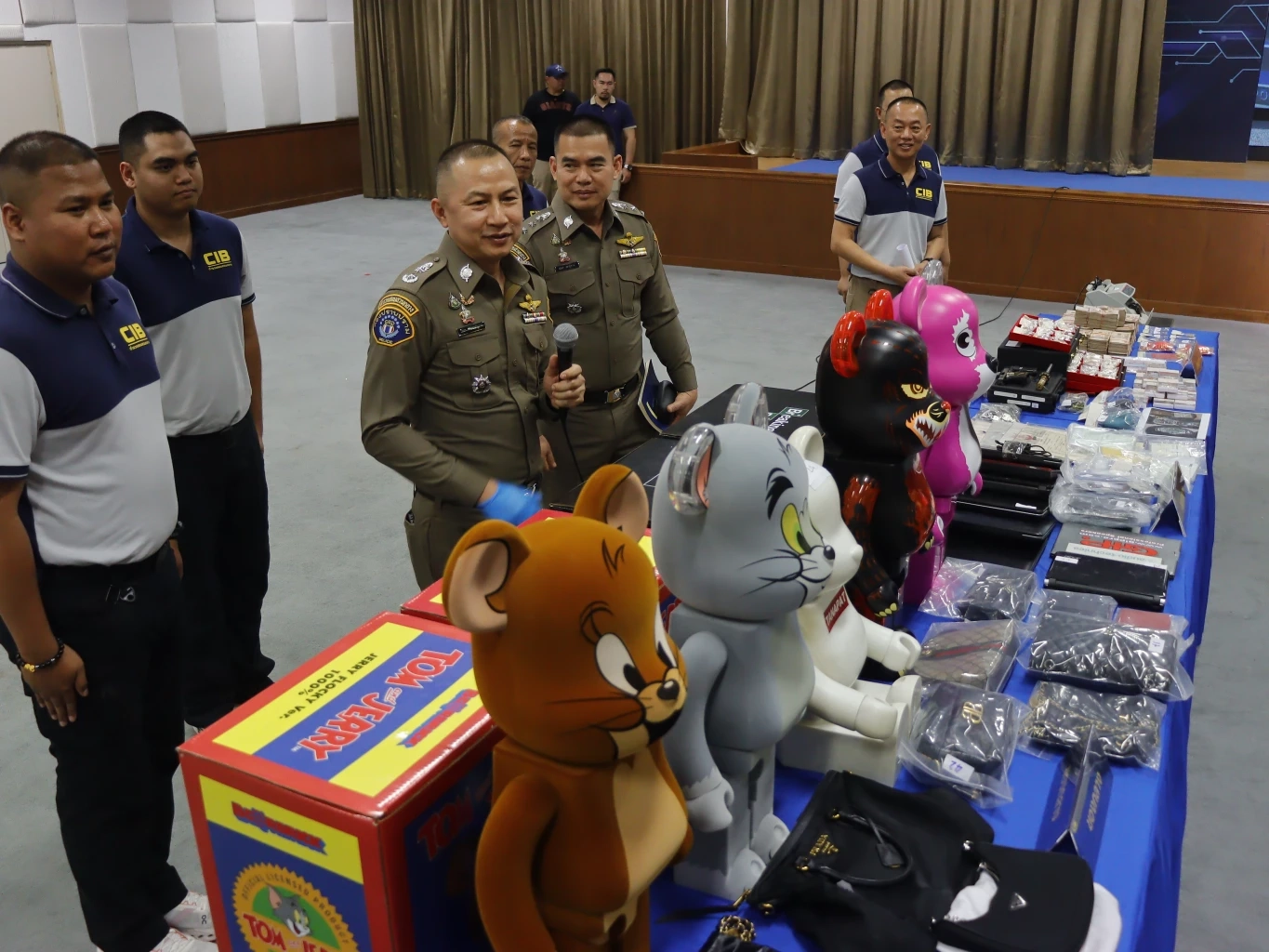 ทลายเว็บดัง ทำ “ซินแสตี่ลี่” เป็นยาจก ติดงอมหลอกสายมูไปเล่นเกือบ 100 ล.