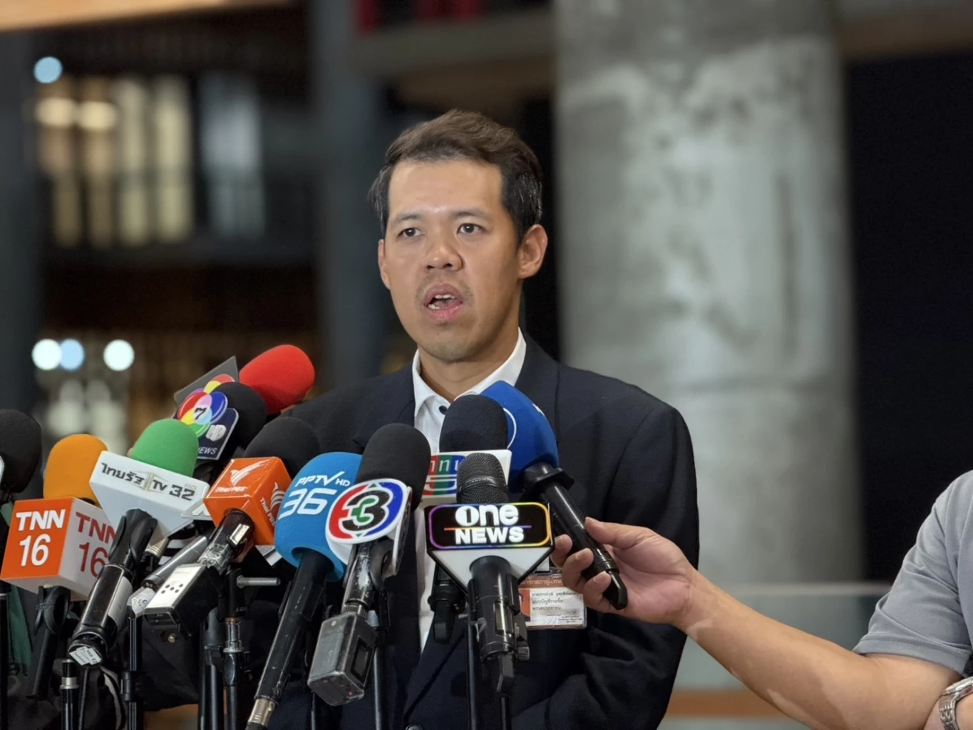  "นายปกรณ์วุฒิ  อุดมพิพัฒน์สกุล" ประธานวิปฝ่ายค้าน 