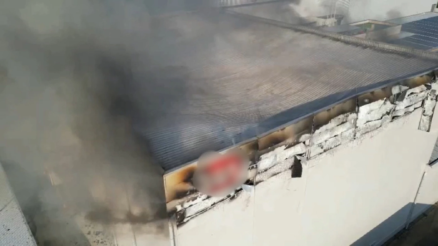 อัปเดตไฟไหม้ใหญ่คลังสินค้าบางพลี 19 ชม.ยังเข้าภายในไม่ได้ ชั้นวางของถล่ม