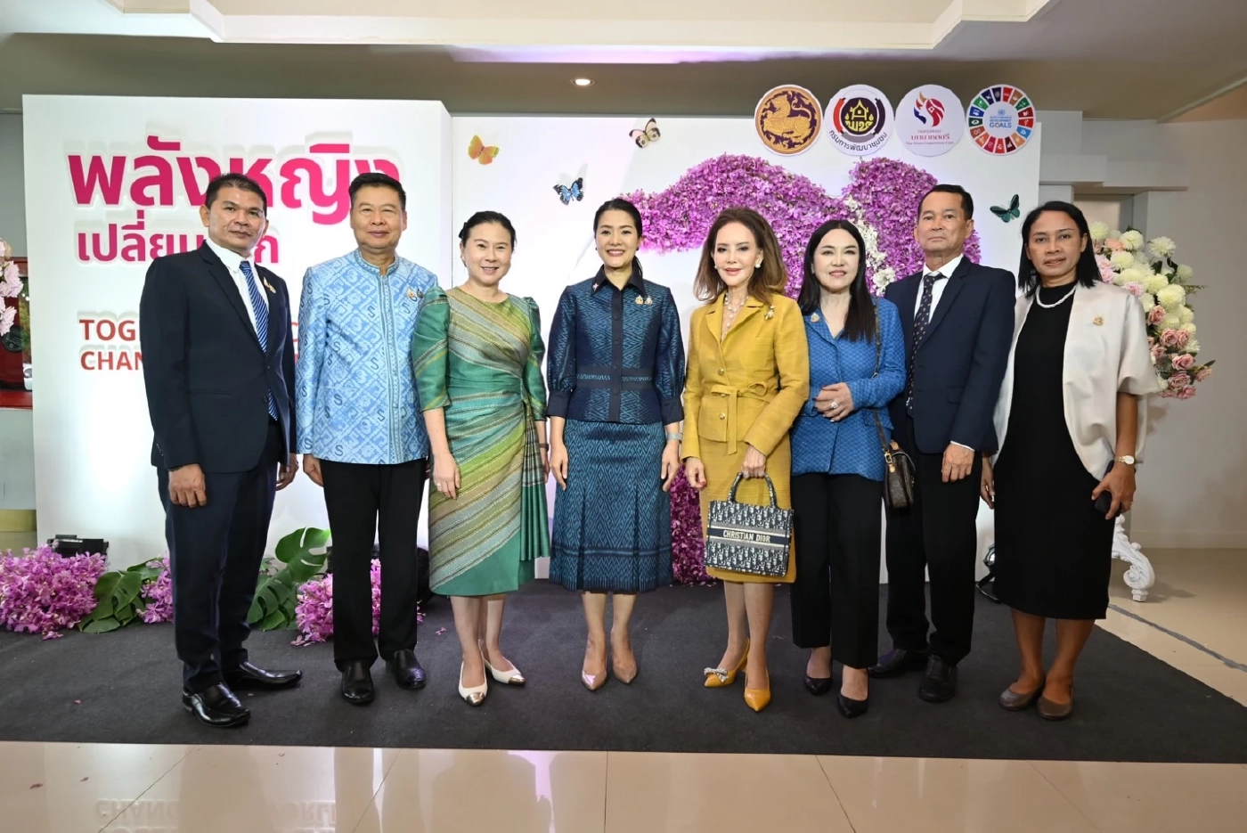 “มท.4 ธีรรัตน์” เปิดเวทีร่วมคิด ร่วมสร้าง "สานพลังสตรี 4 ภาค"