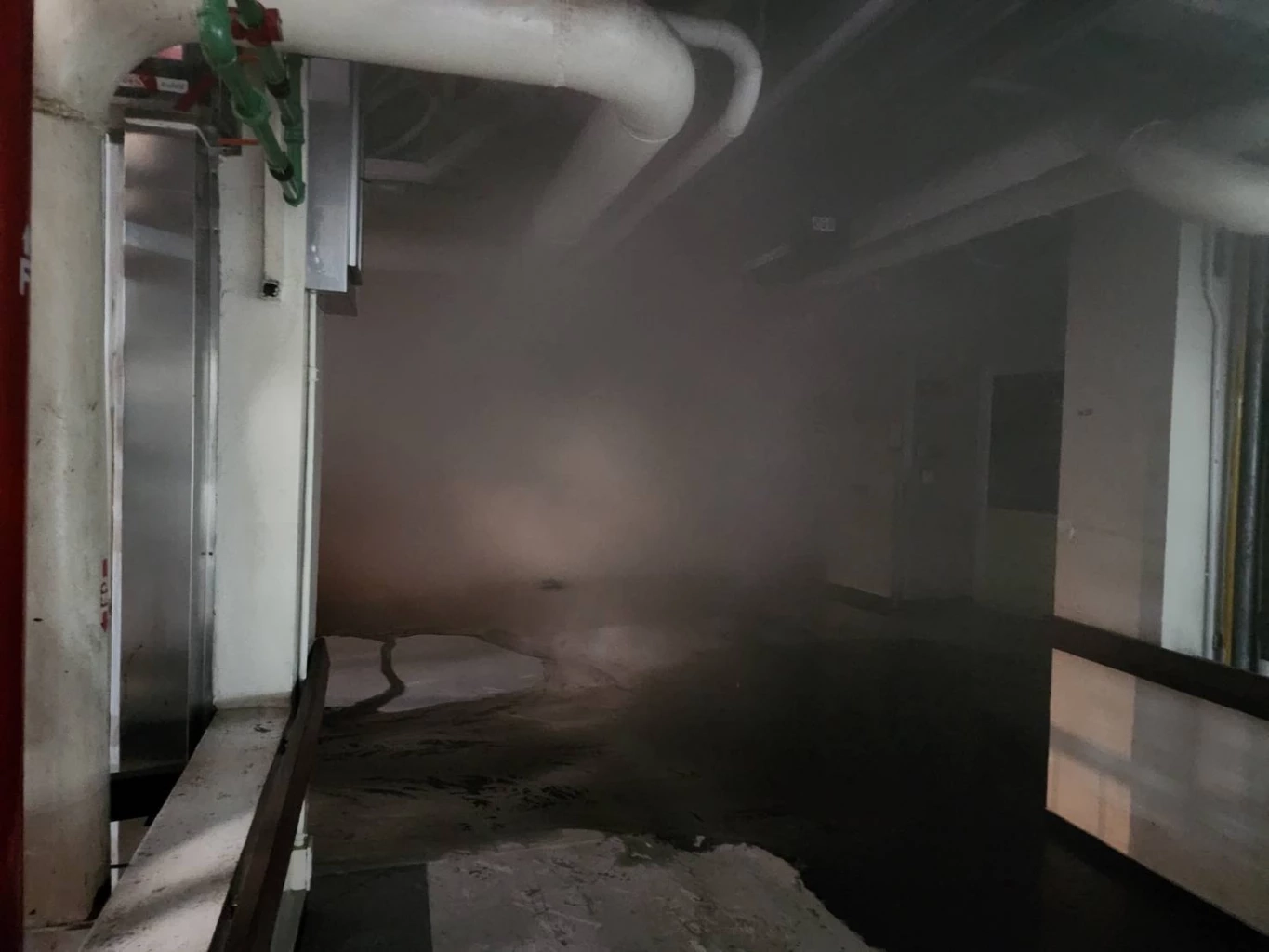 ด่วน! เกิดเหตุเพลิงไหม้ รพ.รามาธิบดี จนท.ต้องเร่งอพยพผู้ป่วย