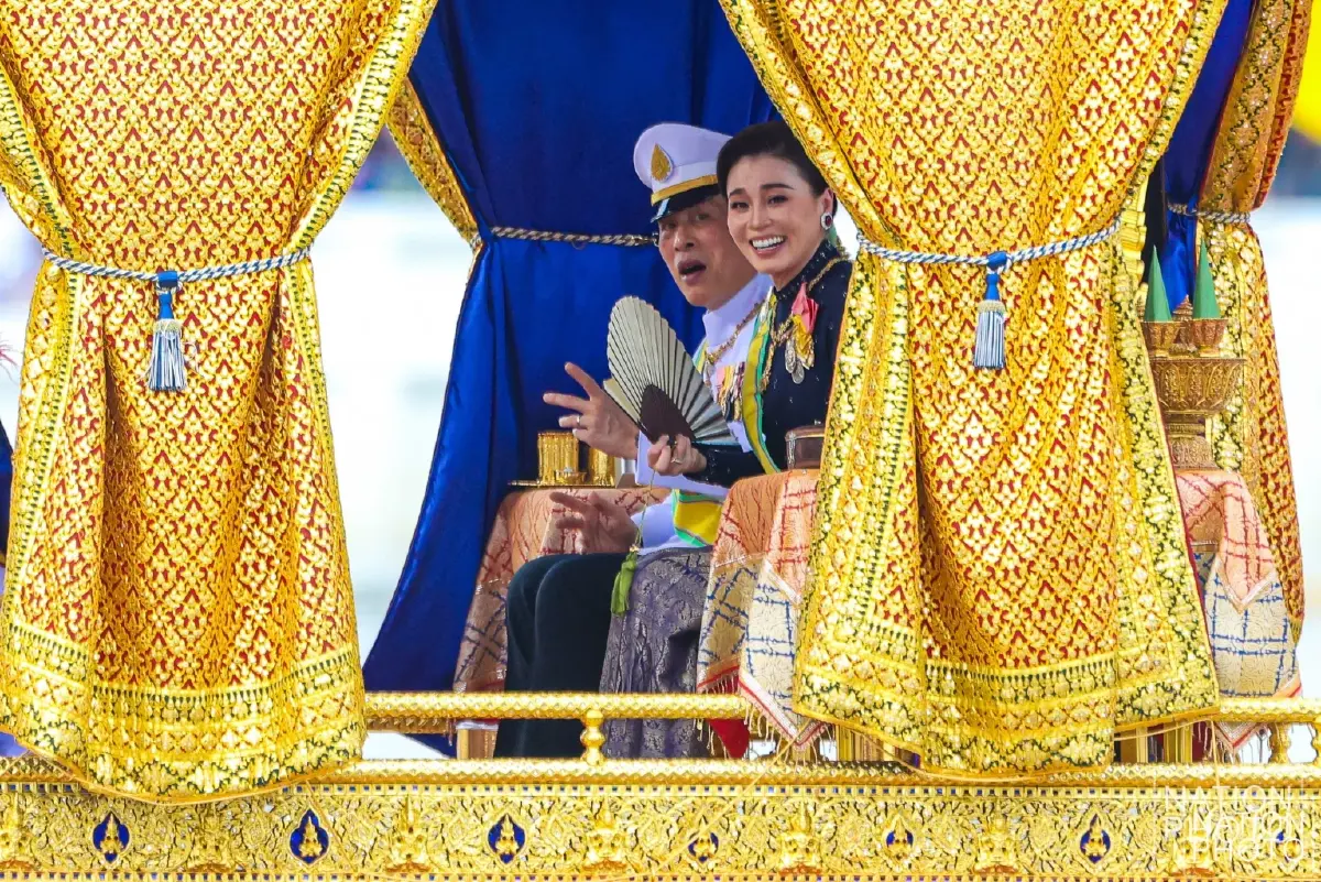 ผลภาพงานข่าวกฐินหลวง ถ่ายโดยนายศุกร์ภมร  เฮงประภากร  (คมชัดลึกออนไลน์) 