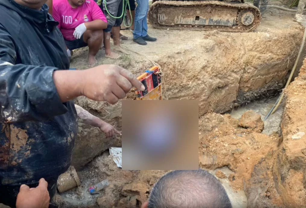 ระทึก ดินสไลด์ถล่มทับคนงานวางระบบประปา เสียชีวิต 2 บาดเจ็บ 1