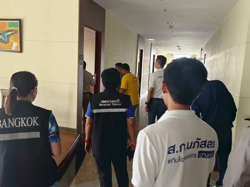 ทีมพรรคเพื่อไทย นำทีมวิศวกรตรวจสอบโครงสร้างอาคารในเขตบางกะปิ