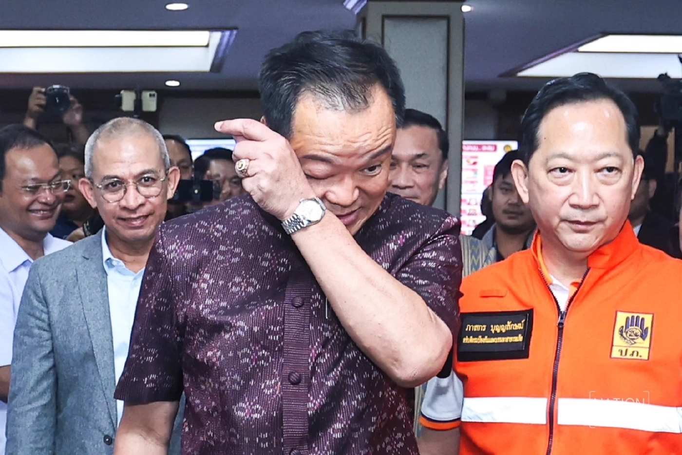 “อนุทิน” มอบค่าทำศพ 1 แสนบาท ให้ทายาทเหยื่อ "ตึก สตง.ถล่ม"