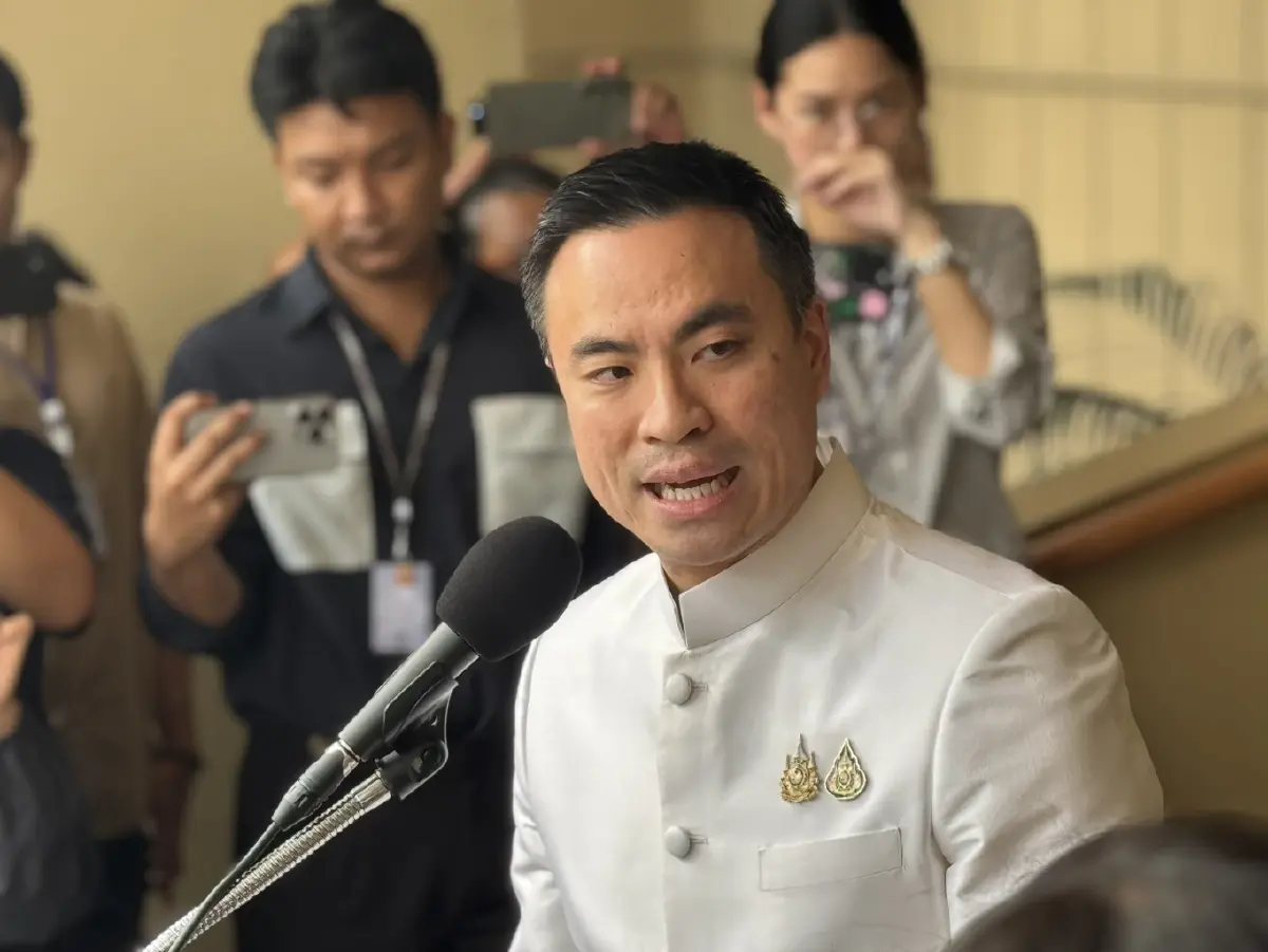  นายเอกนัฏ พร้อมพันธุ์ รมว.อุตสาหกรรม