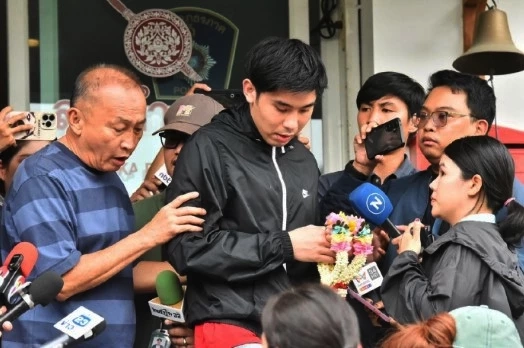 "พีช สมิทธิพัฒน์" หอบเงินสด 2 แสน มาจ่ายค่ารักษา "ลุงกับป้าแต่ญาติจ่ายแล้ว