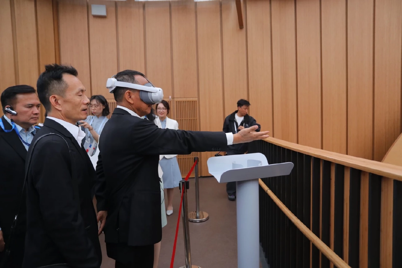 "สมศักดิ์" ดูงานประเทศชั้นนำของโลก ในงาน Expo 2025 Osaka