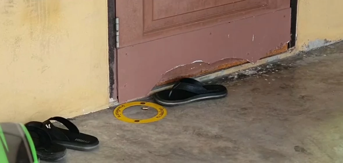 แก๊งเงินกู้ ทวงหนี้โหด จ่อยิงสาวใหญ่ดับต่อหน้าลูกชาย วัย 11 ขวบ