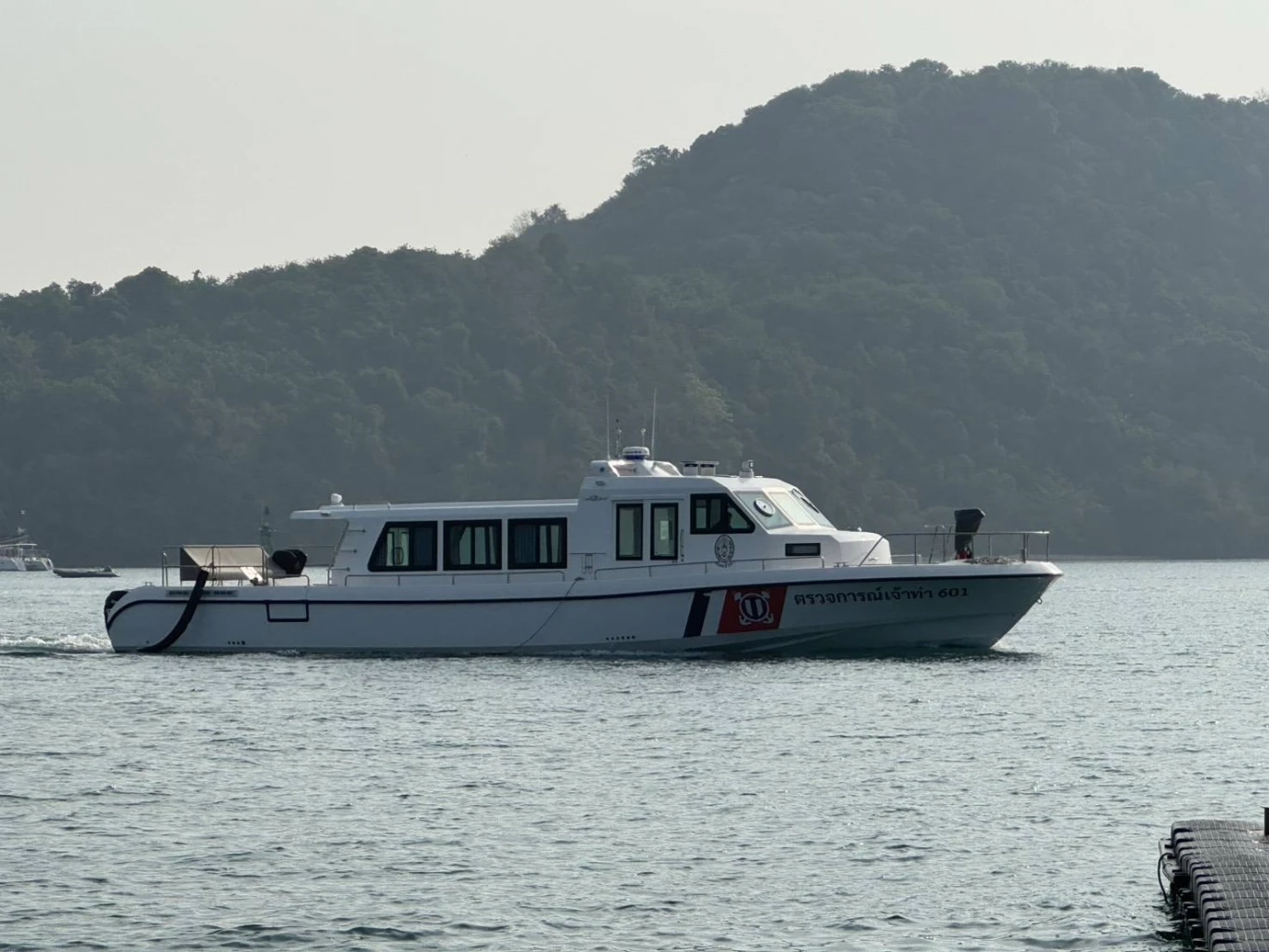 ระทึก! ไฟไหม้เรือสปีดโบ๊ทกลางทะเล นทท. 34 ชีวิต หนีเอาชีวิตรอด