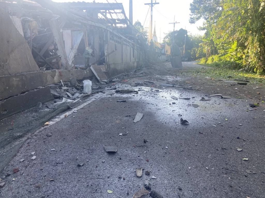 “โชเล่ย์บอมบ์” กำแพงวัดข้างโรงนอนทหารพรานรับสงกรานต์ เจ็บ 4 นาย