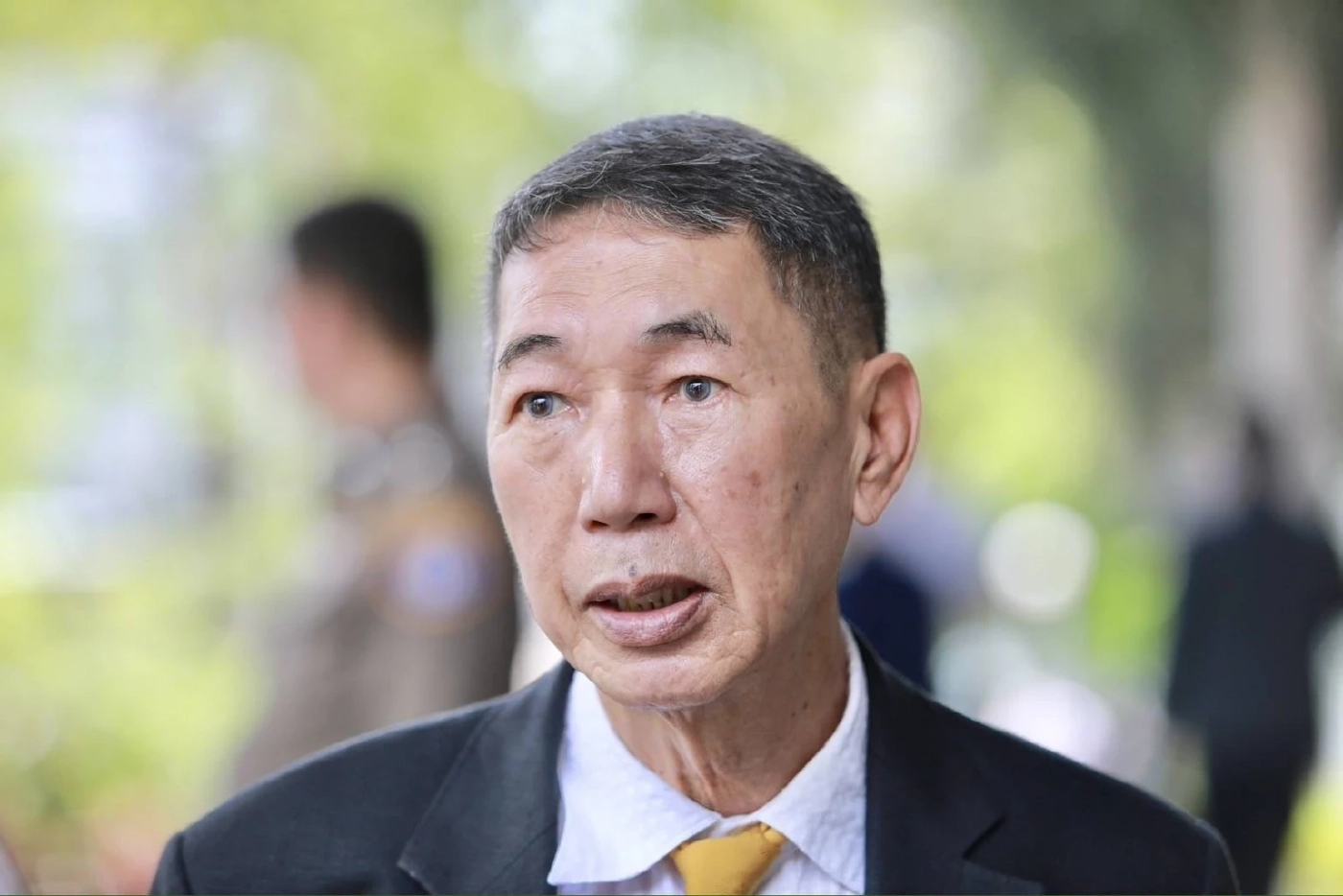 นายนพดล ธรรมวัฒนะ 