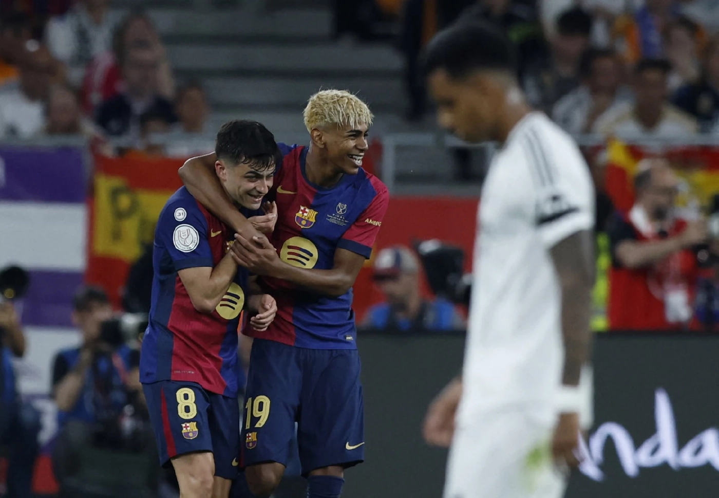 "บาร์เซโลนา" เฉือน "เรอัล มาดริด" 3-2 ผงาดแชมป์โกปา เดล เรย์