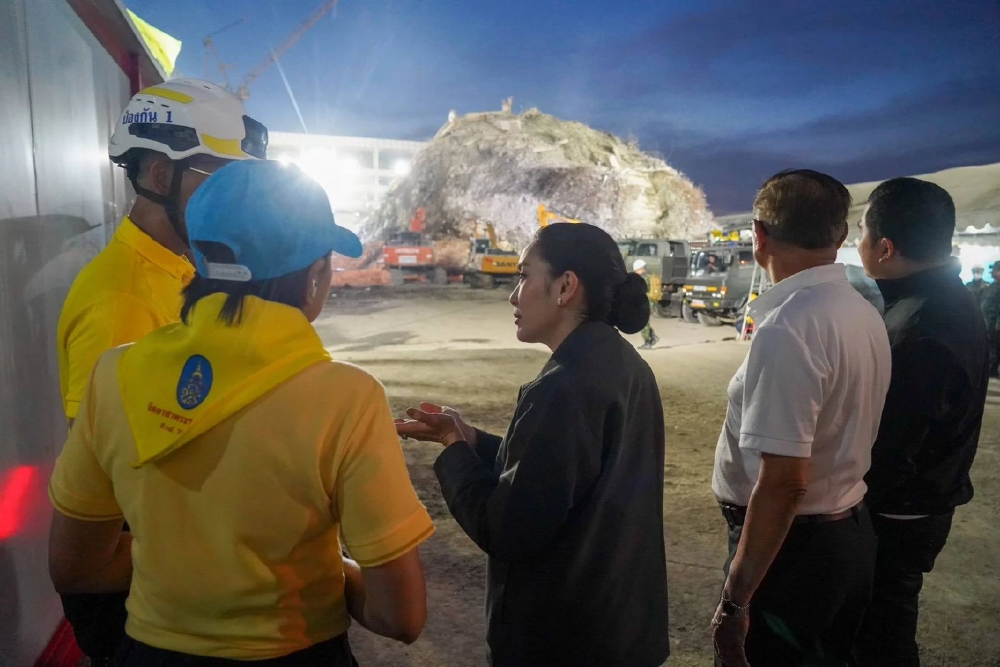 "นายกฯ" ไปจุด"ตึกสตง.ถล่ม" ให้กำลังใจ จนท. ถามอยากได้อะไรเพิ่ม