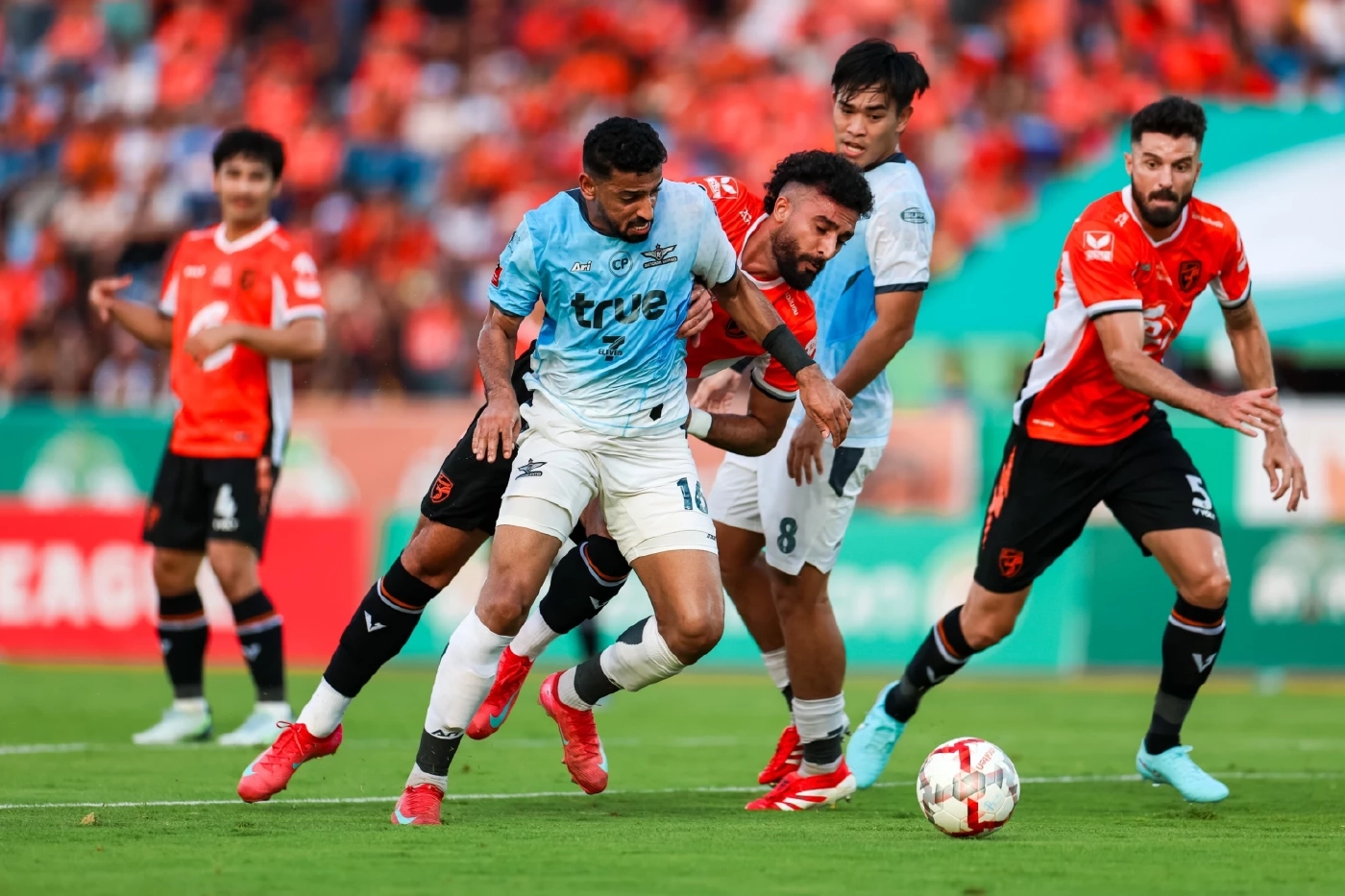 "บุรีรัมย์" ถล่ม หนองบัว 7-0 ผงาดคว้าแชมป์ไทยลีกสมัย 10