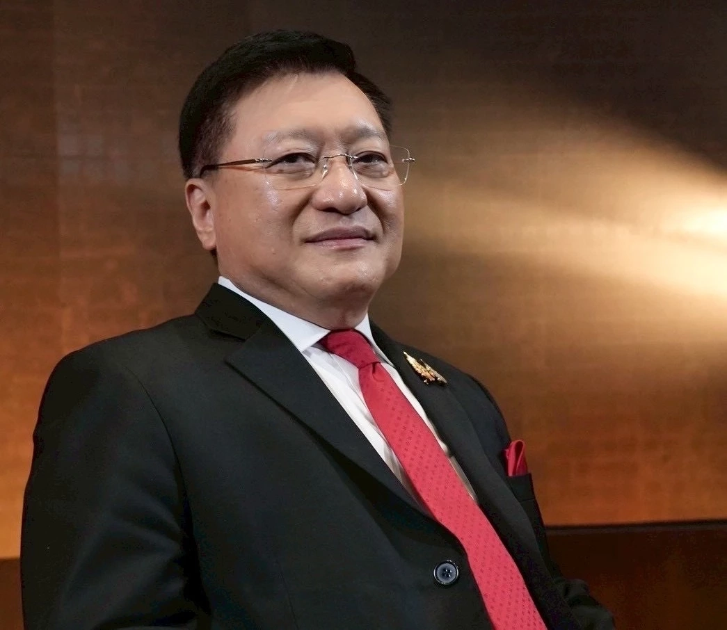 ศ.ดร.เกรียงศักดิ์ เจริญวงศ์ศักดิ์ นักวิชาการอาวุโส มหาวิทยาลัยฮาร์วาร์ด ประธานสถาบันการสร้างชาติ (NBI) ประธานสถาบันอนาคตศึกษาเพื่อการพัฒนา(IFD) 