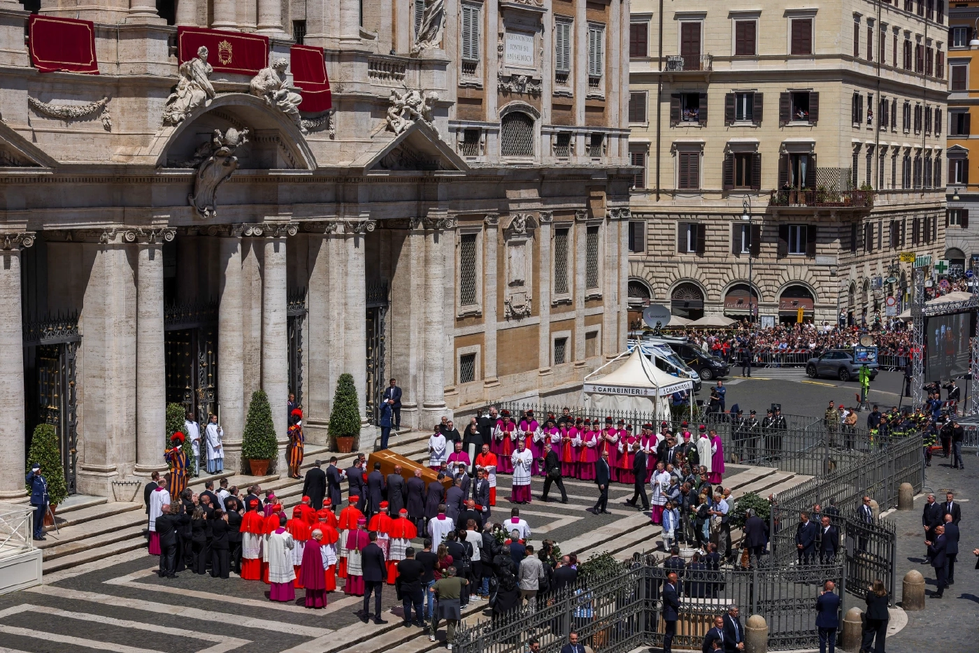 พิธีปลงพระศพโป๊ปฟรานซิส เรียบง่ายแต่แฝงไปด้วยสัญลักษณ์