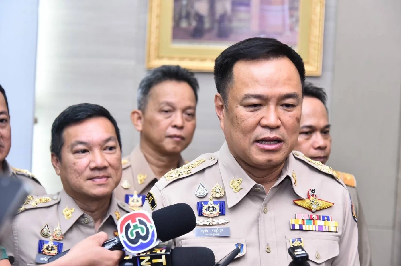 นายอนุทิน ชาญวีรกูล รมว.มหาดไทย