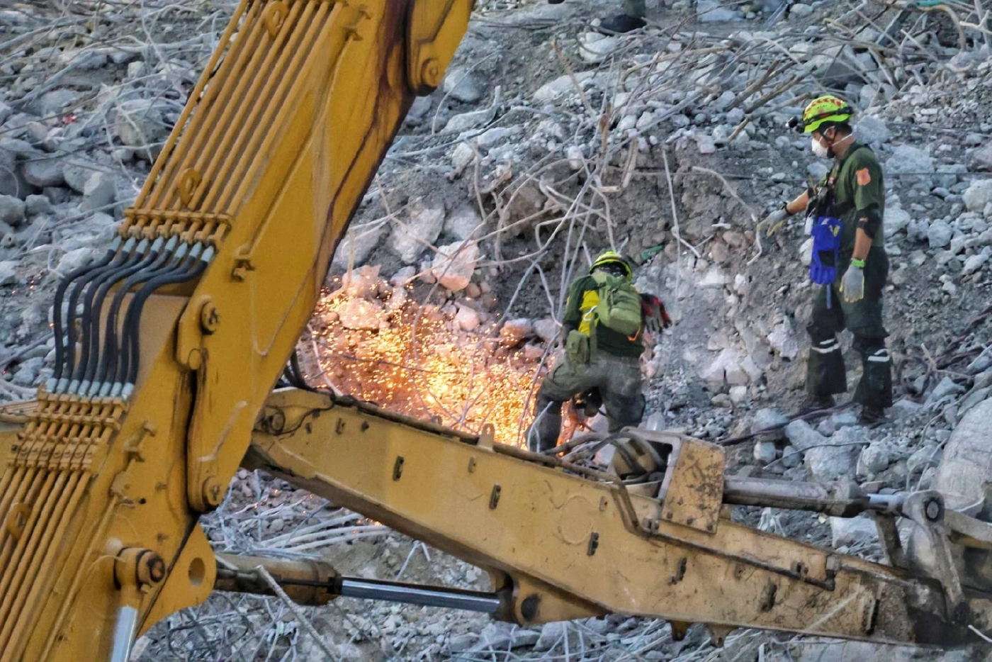 กู้ภัยจัดโต๊ะจีนเลี้ยงผี คนงานตึก สตง.ถล่ม ไม่หวั่นเป็นดราม่า