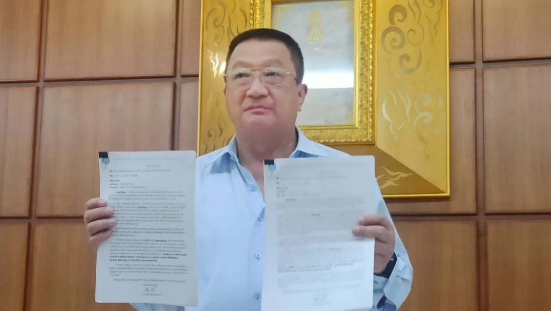 ชาญชัย อิสระเสนารักษ์ อดีต สส.นครนายก พรรคประชาธิปัตย์ ที่ขอให้ออกหมายจับและออกหมายขัง ทักษิณ ชินวัตร อดีตนายกรัฐมนตรี กลับมารับโทษ