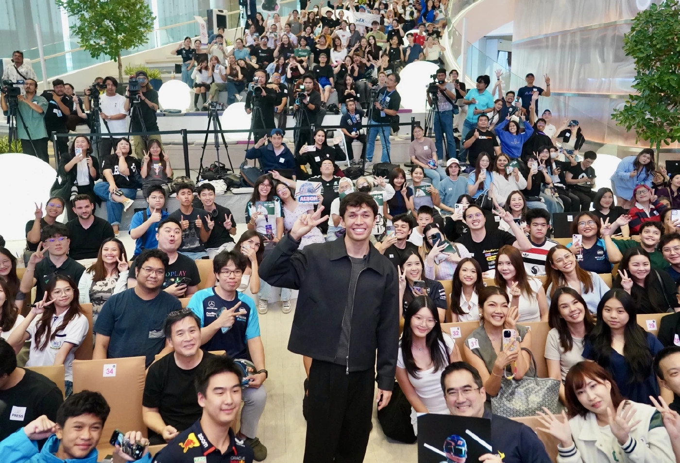 "อเล็กซ์ อัลบอน" สุดปลื้มได้เจอแฟนๆชาวไทย ก่อนลุย เอฟวัน ที่ญี่ปุ่น