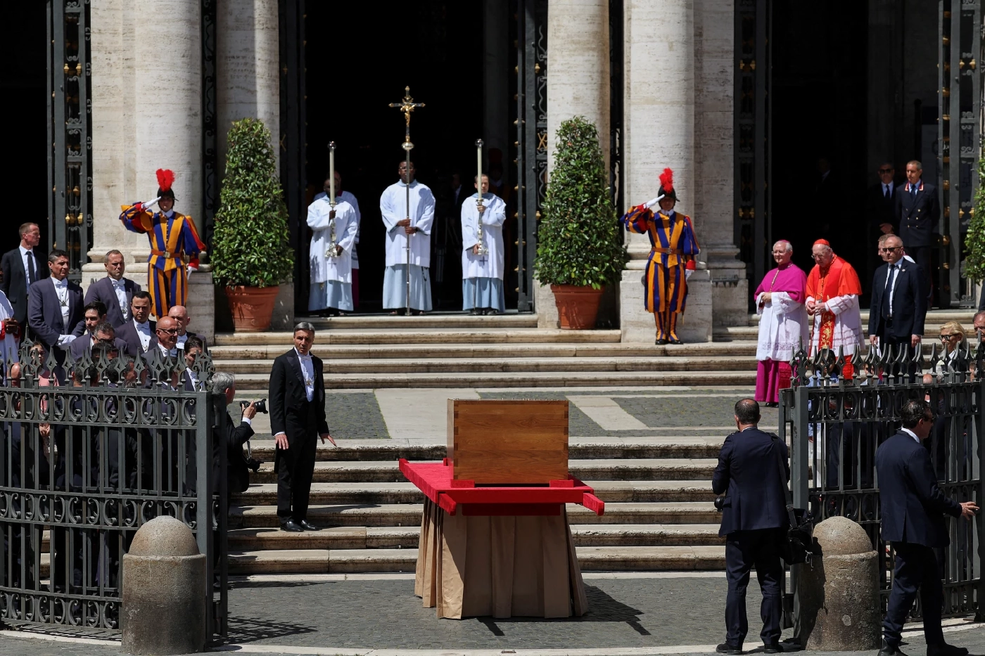 พิธีปลงพระศพโป๊ปฟรานซิส เรียบง่ายแต่แฝงไปด้วยสัญลักษณ์