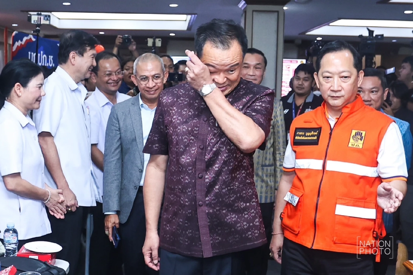 “อนุทิน” มอบค่าทำศพ 1 แสนบาท ให้ทายาทเหยื่อ "ตึก สตง.ถล่ม"