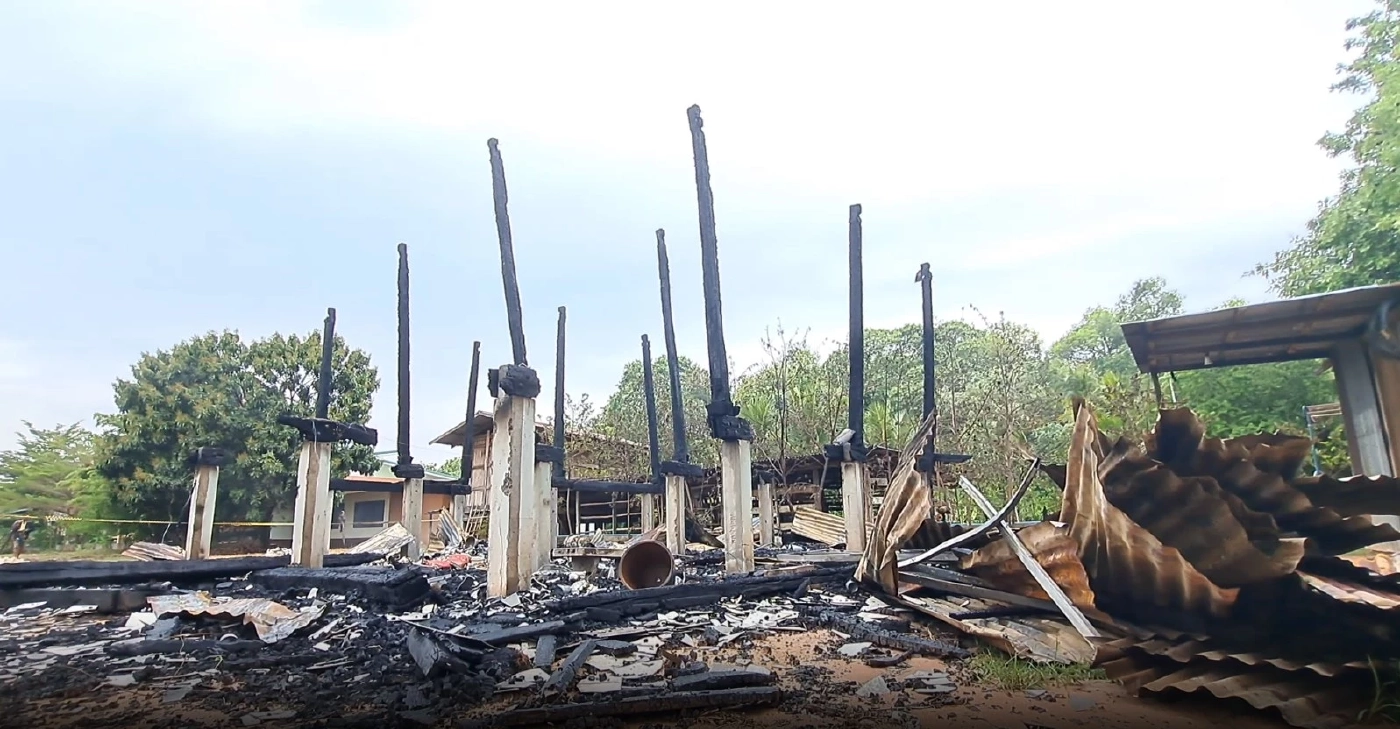 พายุฤดูร้อนถล่ม ฟ้าผ่าบ้านไฟไหม้ทั้งหลัง เหลือเสื้อผ้าชุดเดียว