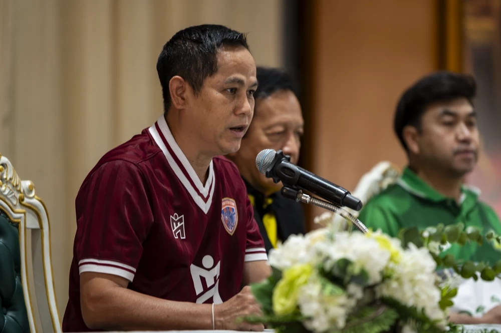 \"รร.ทวีธาฯ\" จับมือสโมสรการท่าเรือฯ เซ็น MOU ปั้นดาวฟุตซอล
