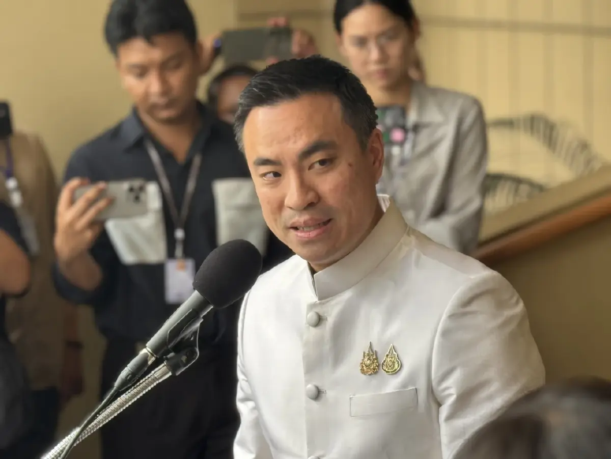 นายเอกนัฏ พร้อมพันธุ์ รัฐมนตรีว่าการกระทรวงอุตสาหกรรม