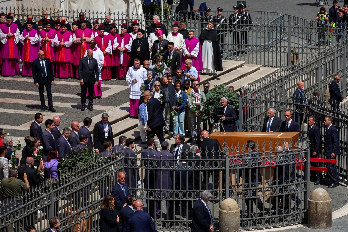 พิธีปลงพระศพโป๊ปฟรานซิส เรียบง่ายแต่แฝงไปด้วยสัญลักษณ์
