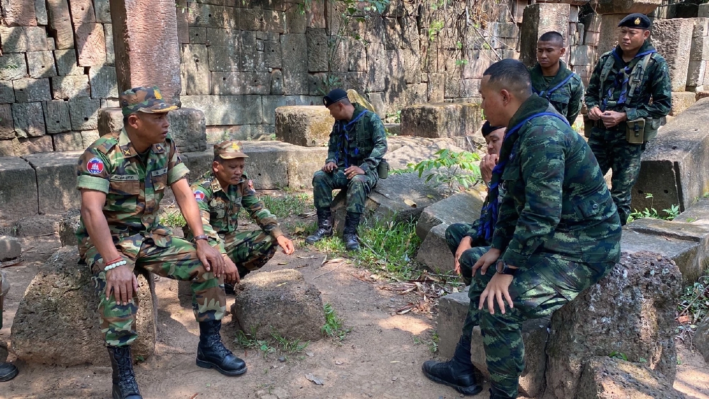 “ทหารไทย-กัมพูชา” ปรับความเข้าใจ หลังมีวิวาทะ บนปราสาทตาเมือนธม (มีคลิป)
