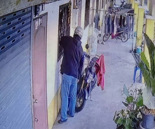 แก๊งเงินกู้ ทวงหนี้โหด จ่อยิงสาวใหญ่ดับต่อหน้าลูกชาย วัย 11 ขวบ