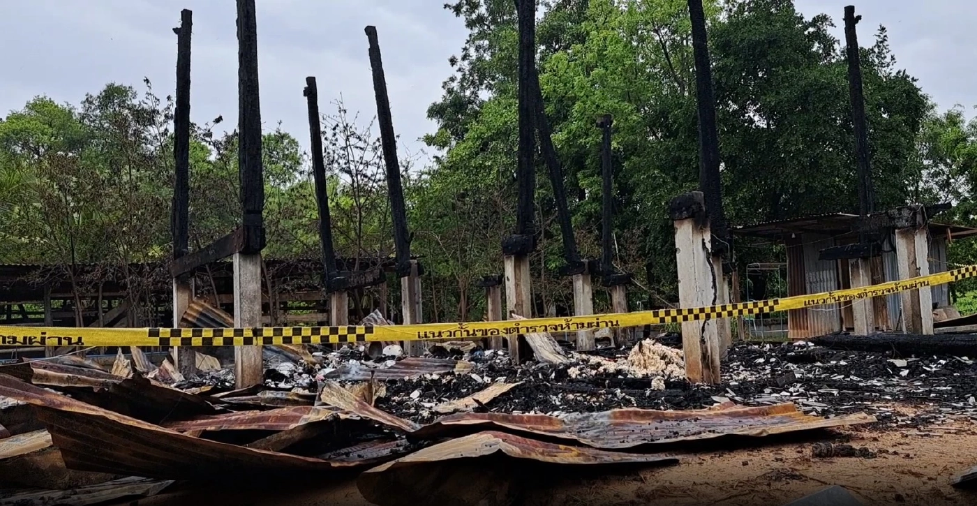 พายุฤดูร้อนถล่ม ฟ้าผ่าบ้านไฟไหม้ทั้งหลัง เหลือเสื้อผ้าชุดเดียว