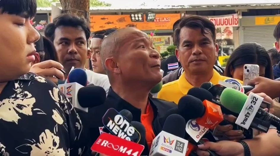 "หม่ำ จ๊กมก" ทำอาหารอีสาน พร้อมมอบเงินช่วยเหลือญาติผู้ประสบภัย "ตึก สตง.ถล่ม"